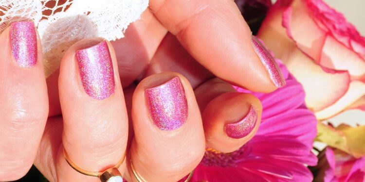 UV-Lack im Nageldesign: Die Pros und Contras auf einen Blick