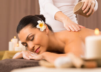 Ayurveda für Frauen: Traditionelle Massagetechniken für Balance und Wohlbefinden