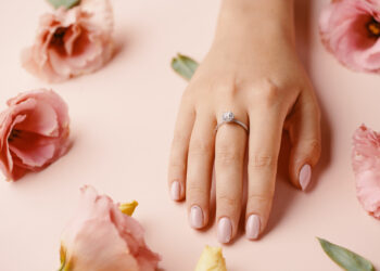 Von der Natur inspiriert: Blumenringe als trendige Accessoires